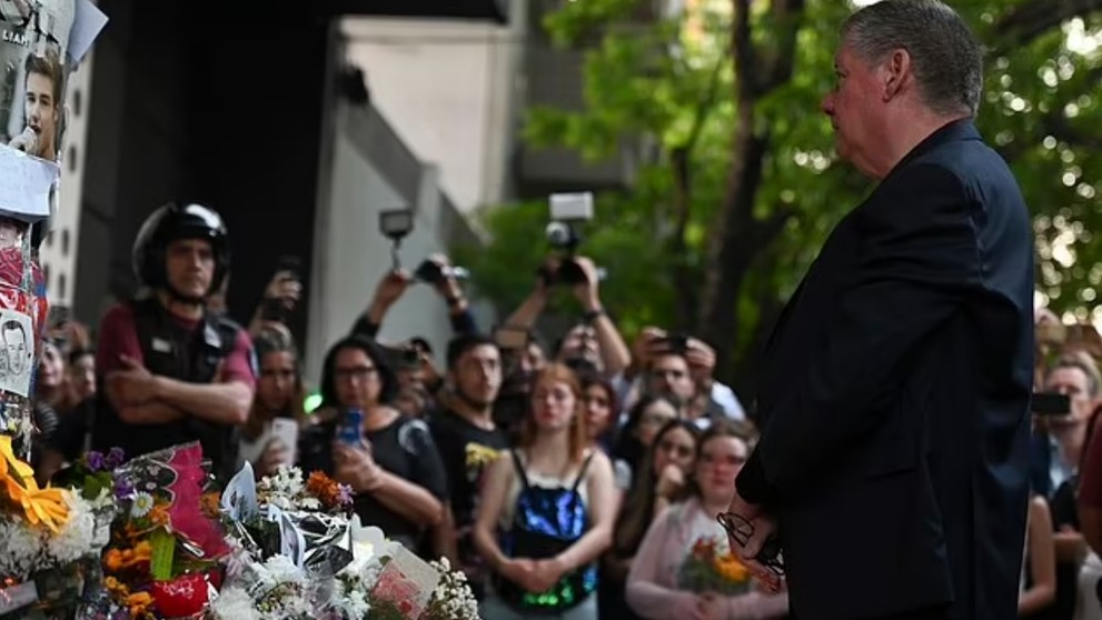 Geoff Payne na mieste, kde bol jeho syn nájdený mŕtvy