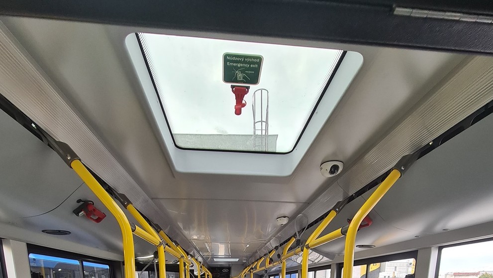 Interiér nového autobusu MHD v Košiciach.