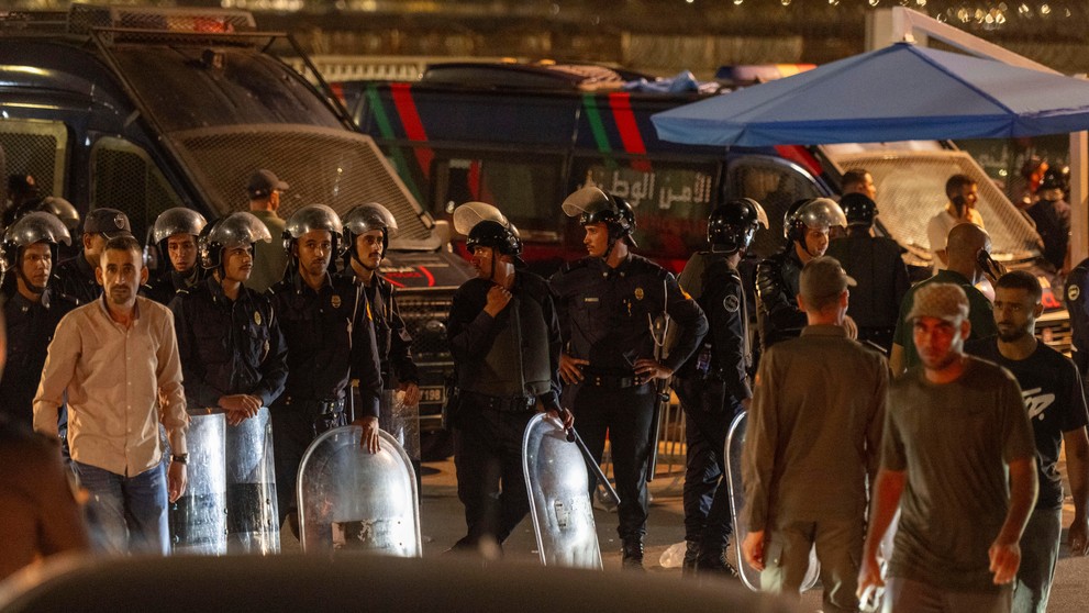 Migranti prenikajú z Maroka do španielskej enklávy Ceuta v severnej Afrike