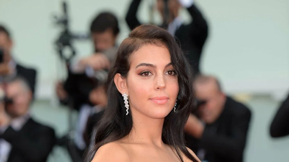Georgina na červenom koberci v Benátkach