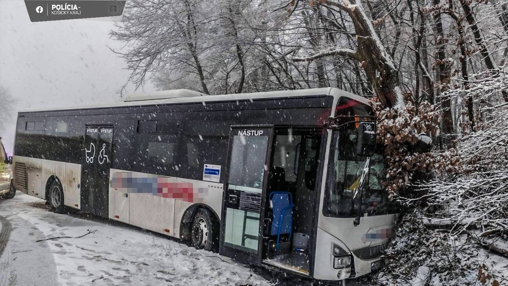 Dopravná nehoda autobusu na Slanci