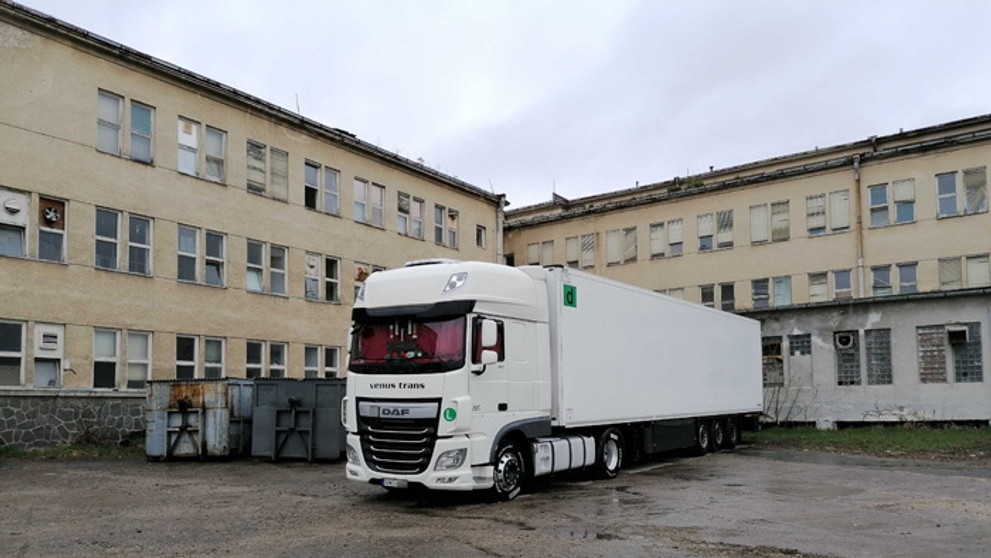 Maďarský kamión pred Imunou v Šarišských Michaľanoch.