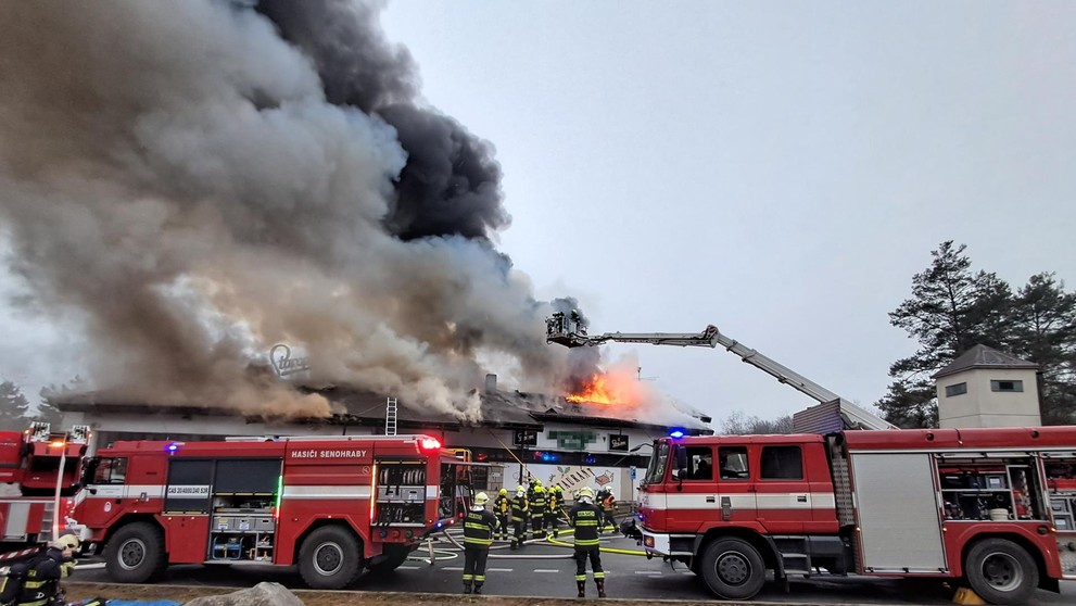 Požiar na diaľnici D1 v Kališti pri Prahe