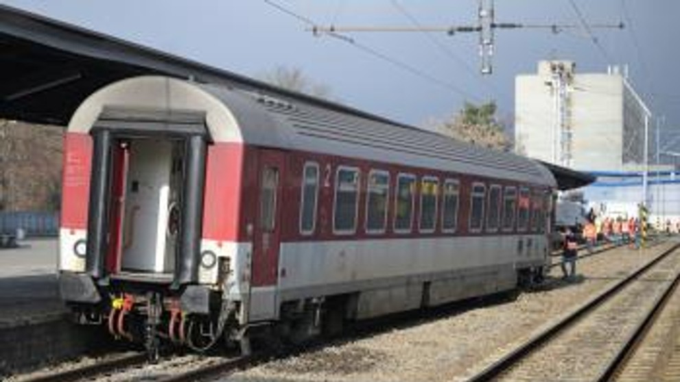 Na železničnej stanici v Košiciach sa vykoľajil vozeň vlaku