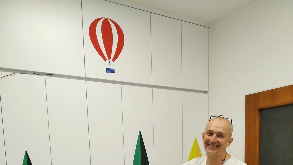 Zakladateľ a predseda o. z.  Svetielko nádeje MUDr. Pavol Bician.