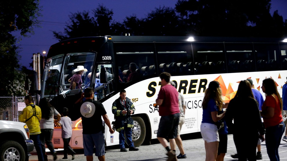 Na archívnej snímke likvidácia sloních a nosorožích klov.