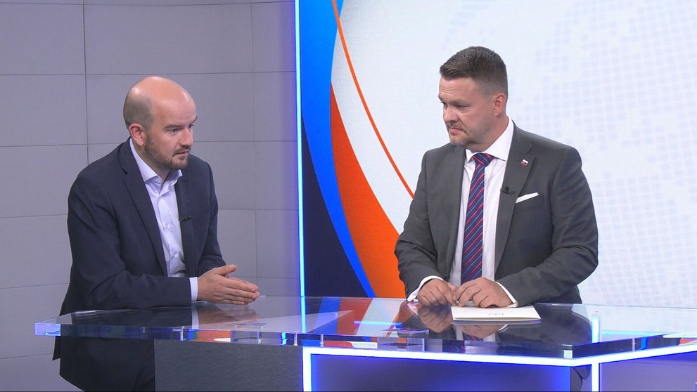Hosťami prvej diskusnej relácie TN live boli Samuel Migaľ a Martin Dubéci