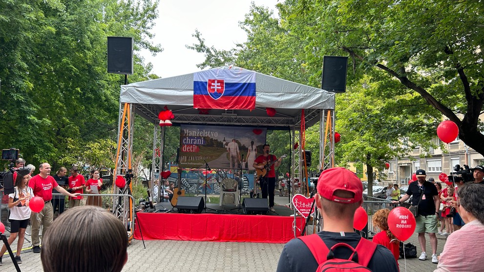 Pochod Hrdí na rodinu.