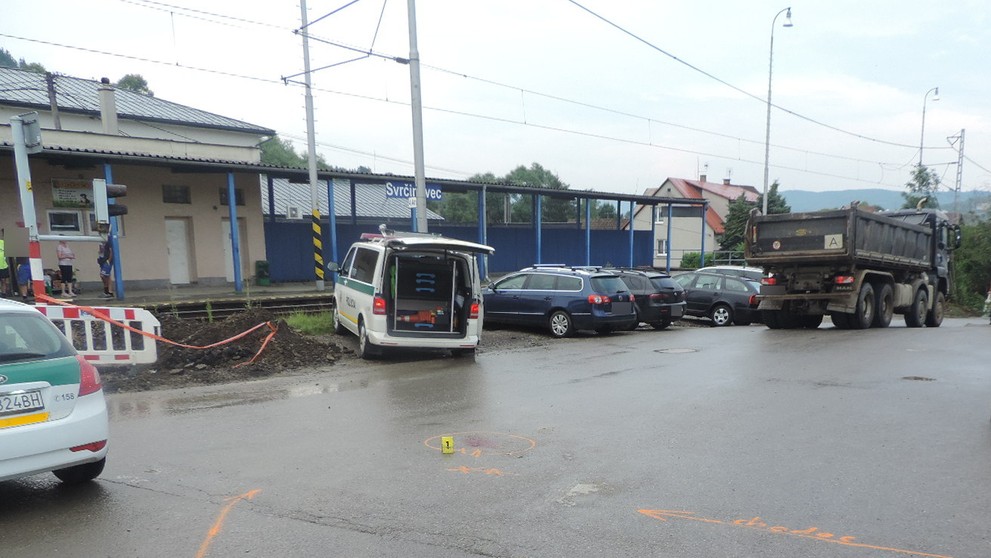 Nákladné auto zrazilo vo Svrčinovci chlapca.