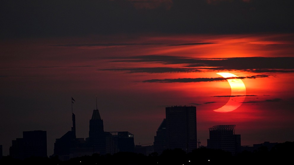 Zatmenie Slnka nad mestom Baltimore. 