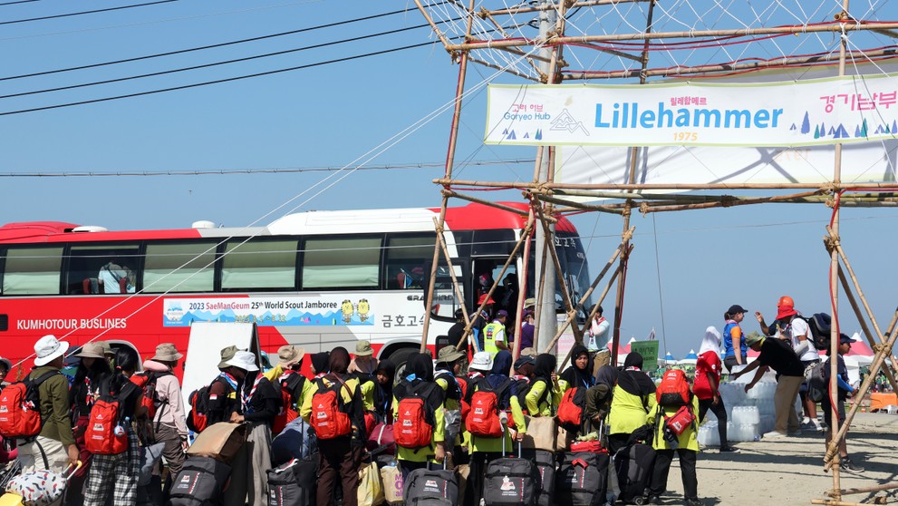 V Južnej Kórei evakuujú desiatky tisíc skautov z pobrežia pred príchodom tropickej búrky Khanun.