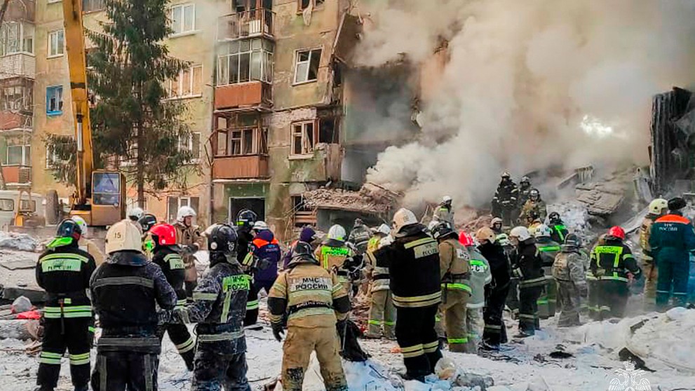 Výbuch plynu a požiar v bytovom dome v Novosibirsku