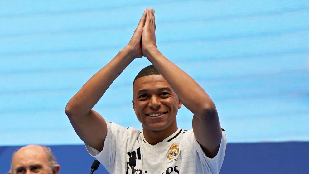 Kylian Mbappé sa oficiálne pripojil k Realu Madrid.