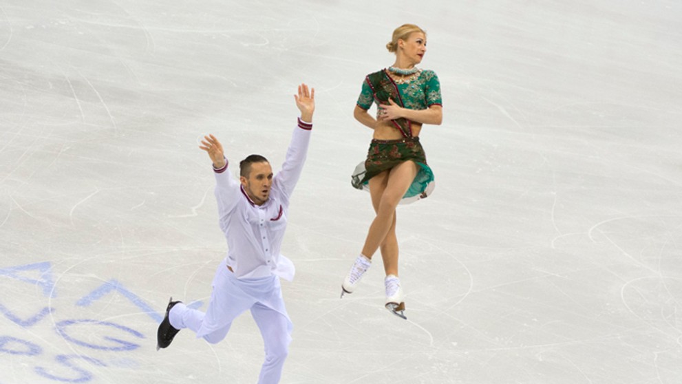 Ruská športová dvojica Maxim Traňkov a Tatiana Volosožarová počas krátkeho programu ME.