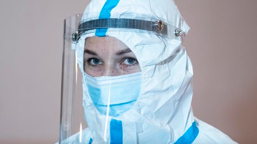 Bieloruský prezident Alexandr Lukašenko (vľavo) a prezident Medzinárodnej hokejovej federácie (IIHF) René Fasel (vpravo) počas s