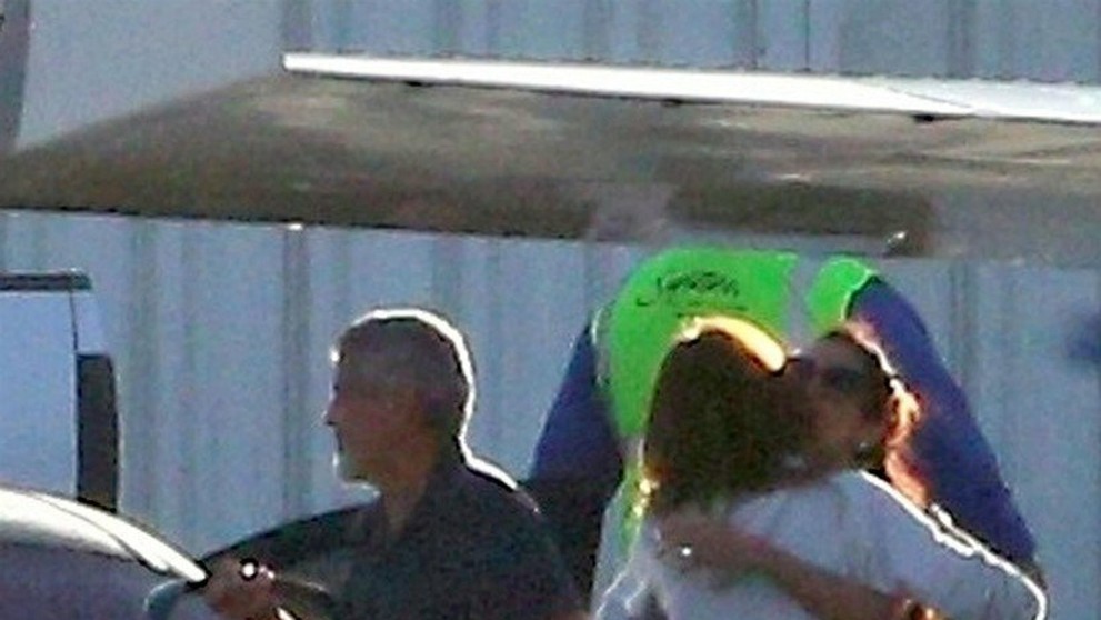 Manželia Clooneyovci už dvojičky neskrývajú