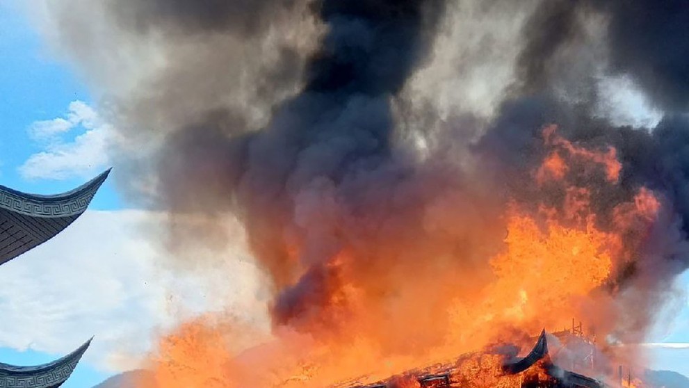 Putinovu daču zničil požiar.