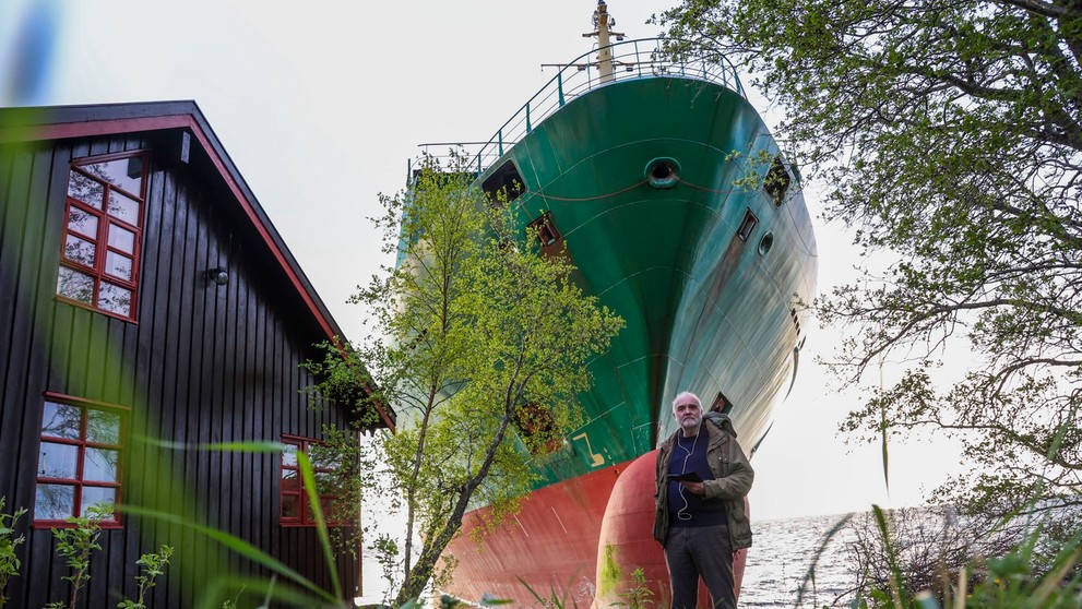 Nórovi na pozemku pristála kontajnerová loď.