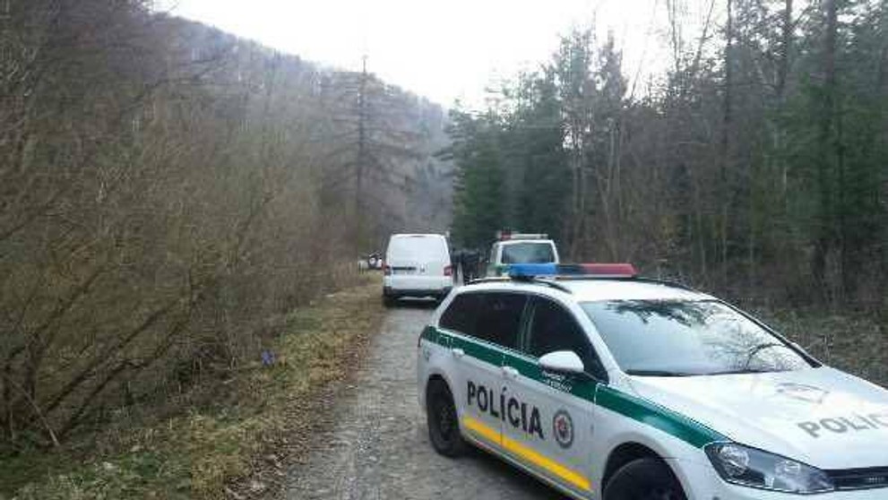 Vyšetrovatelia skúmajú každý detail, aby sa im lepšie podarilo zistiť, čo sa v noci presne stalo.