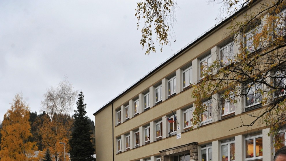 Svadobné autá pred svadobným obradom slovenského cyklistu Petra Sagana s Katarínou Smolkovou