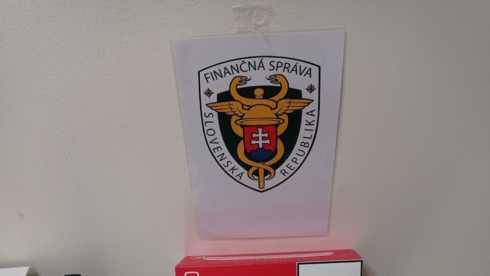 Veci zadržané na letisku v Bratislave.