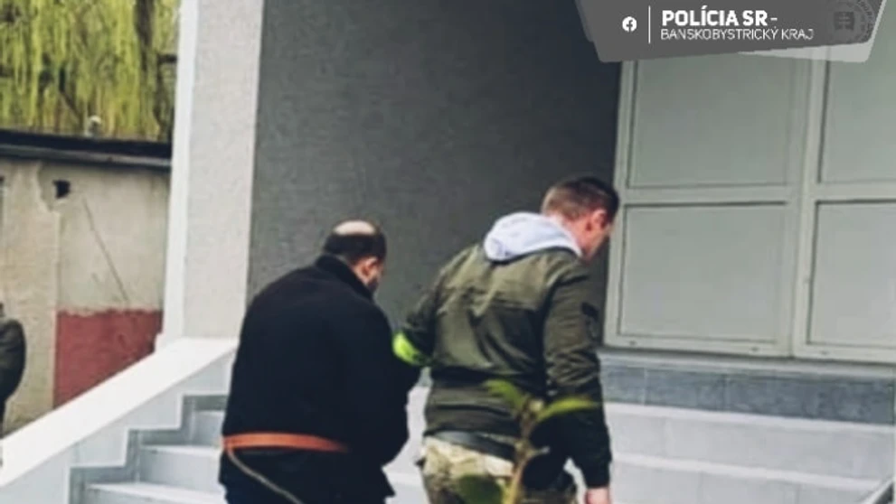 Muži, ktorí v Lubeníku zbili iného muža palicou, putujú do väzby.