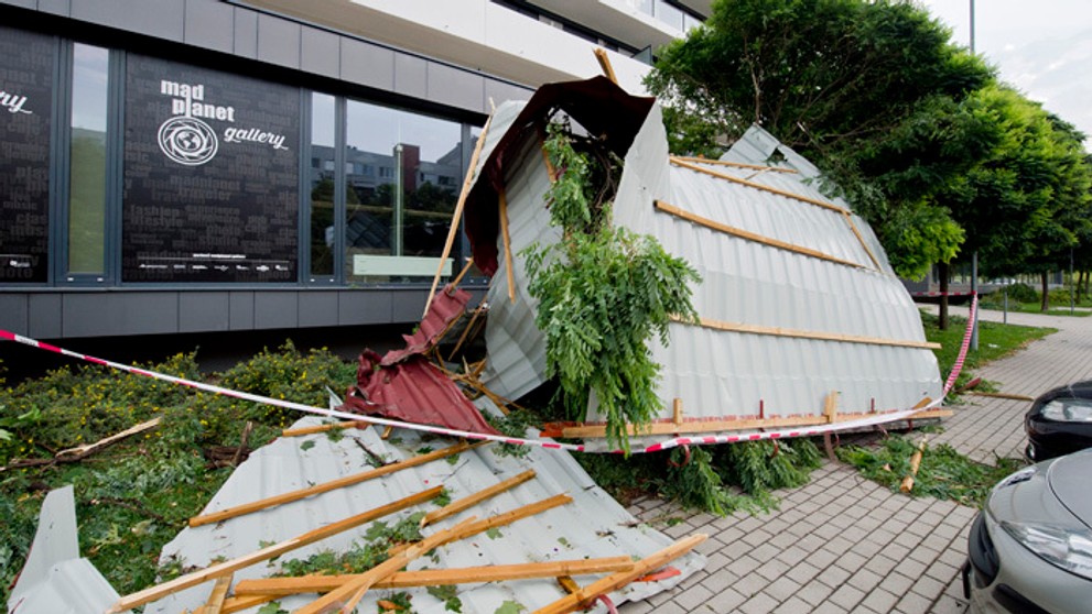 Škody po búrke v Rači. 