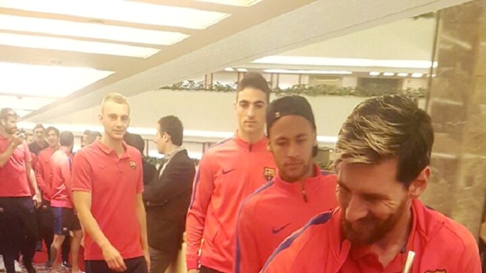 Murtaza Ahmadi a Lionel Messi.