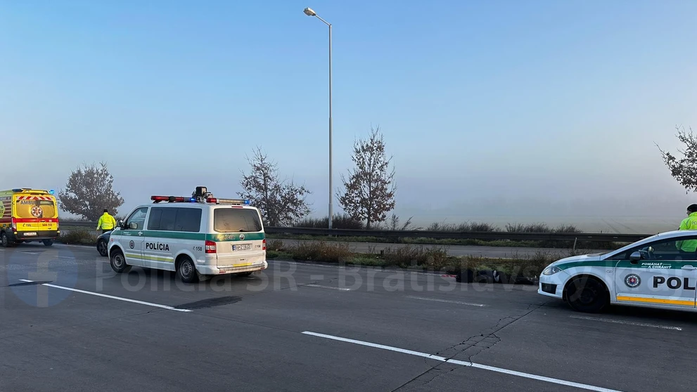 Bezvláne telo ležalo na ceste v pripájacom jazdnom pruhu diaľnice D2 v smere na Slovensko 