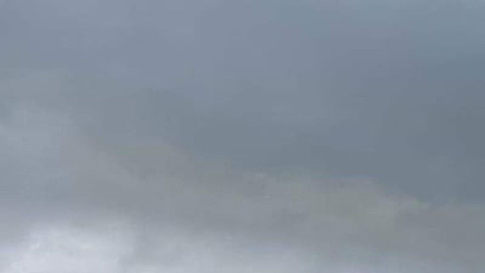 Lievikovitý oblak v obci Kokšov - Bakša. (foto: Monika Uhlarová)