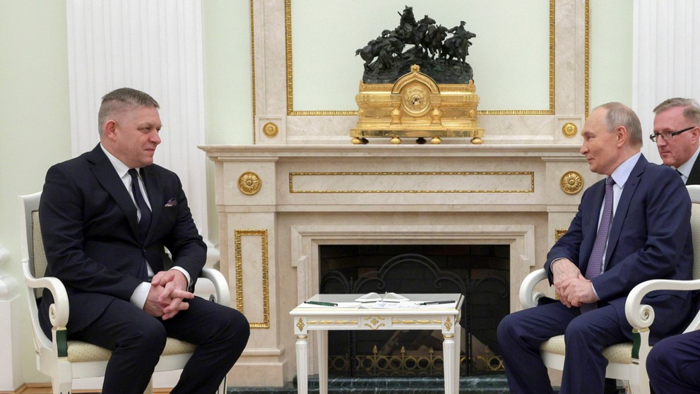 Po skončení rokovania sa nepostavili pred médiá