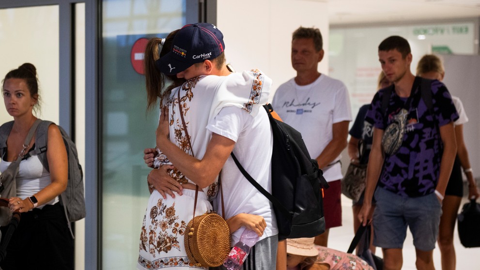 Evakuovaní turisti z Rodosu.