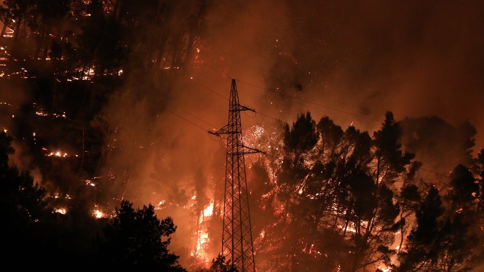 Lesný požiar pri meste Tučepi.