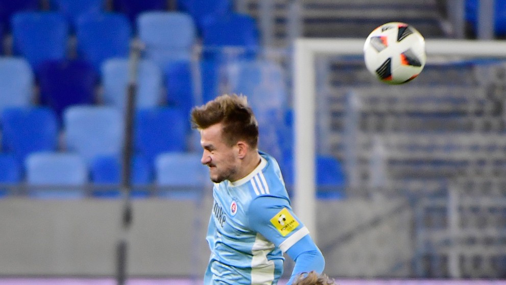 Zhora Jurij Medvedev (Slovan) a Andrej Ciganiks (DAC) v zápase Fortuna ligy.