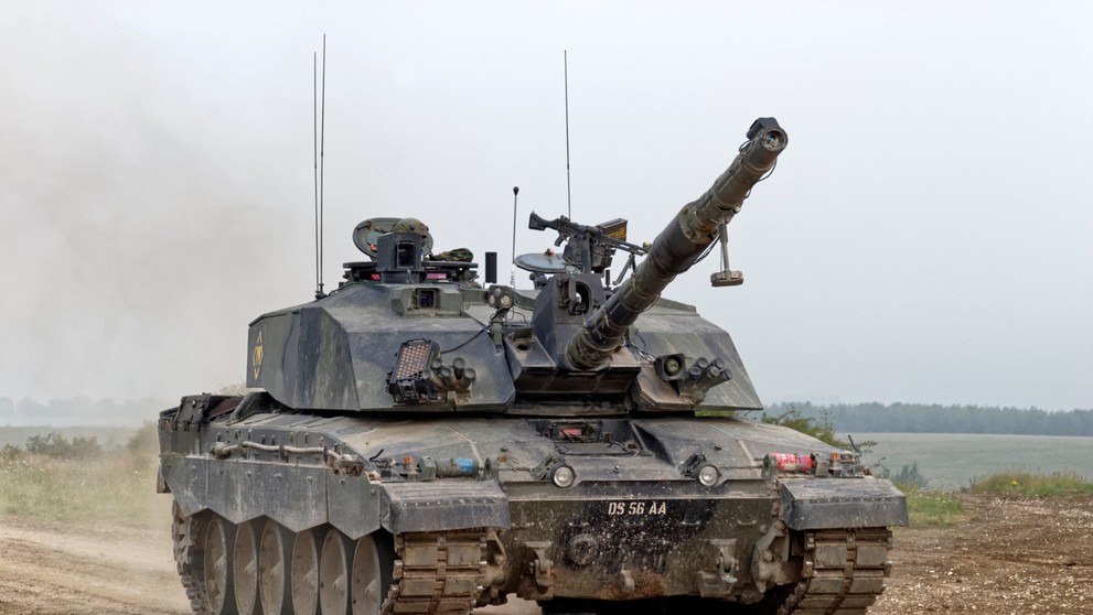 Britský hlavný bojový tank Challenger 2.