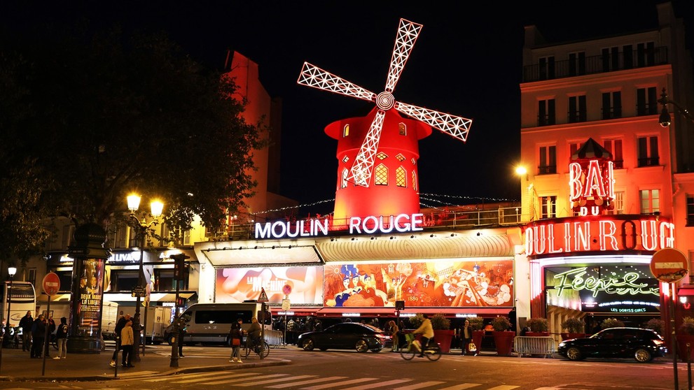 Kabaret Moulin Rouge prišiel o krídla z mlyna.