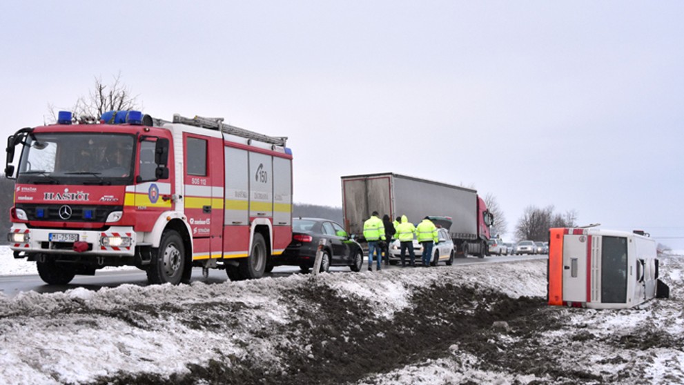 Pohľad na nehodu medzi Trhovišťom a Pozdišovcami.