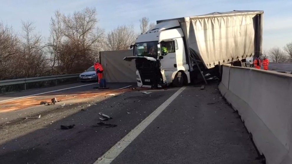 Nehoda kamióna na D1