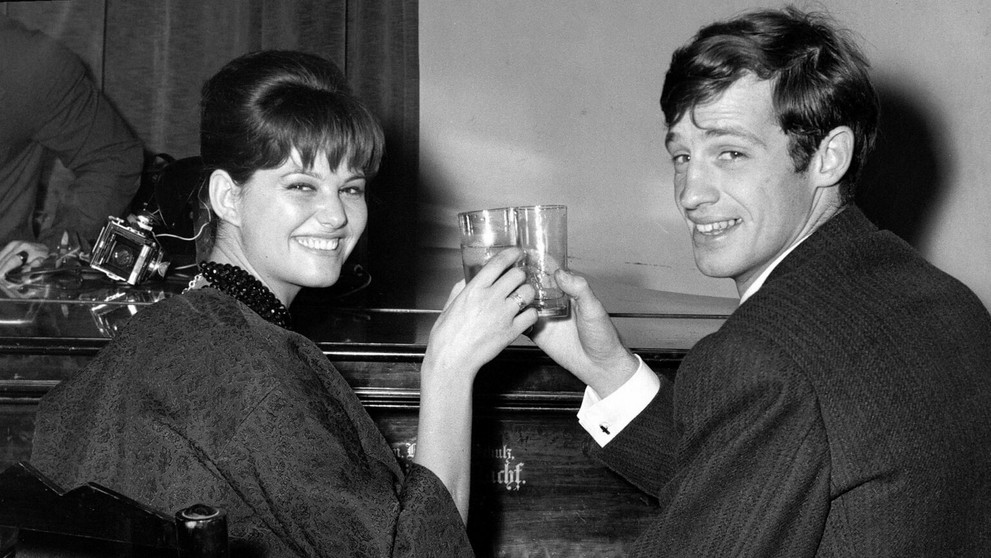Talianska herečka Claudia Cardinale a francúzsky herec Jean-Paul Belmondo