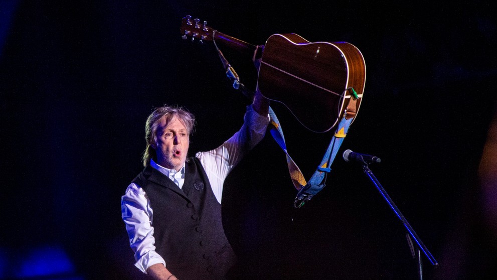 Paul McCartney počas koncertu na festivale Glastonbury.