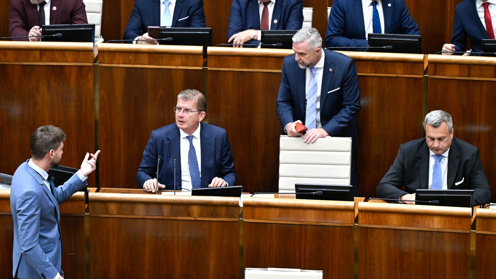 Mimoriadna schôdza k odvolávaniu Michala Šimečku