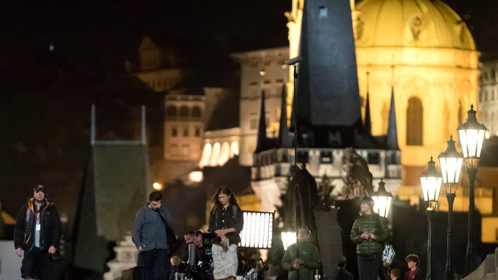 Tom Holland a Zendaya nakrúcajú nový film na Karlovom moste v Prahe
