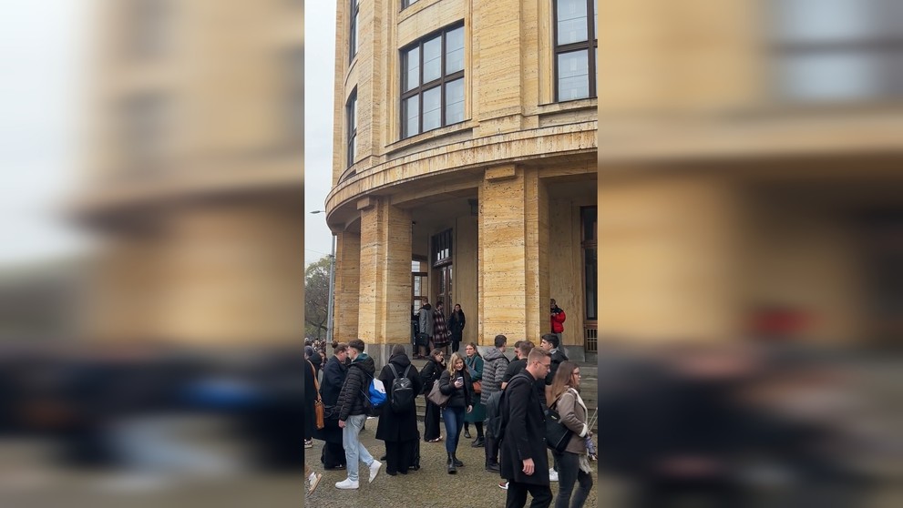 Budovy Univerzity Komenského evakuovali