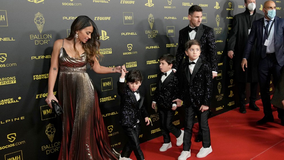 Lionel Messi a jeho manželka Antonela Roccuzzová so synmi Thiagom, Matteom a Cirom.