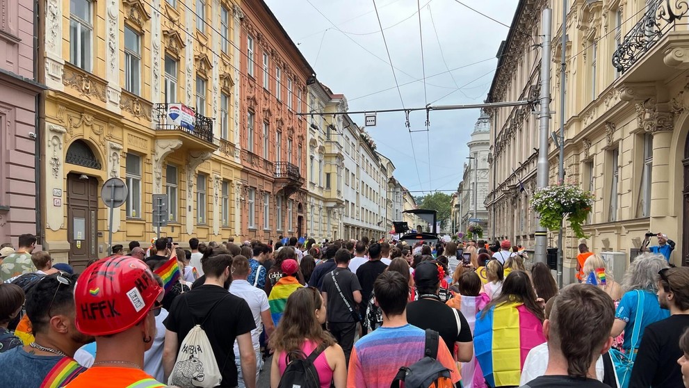 Dúhový Pride v uliciach Bratislavy.
