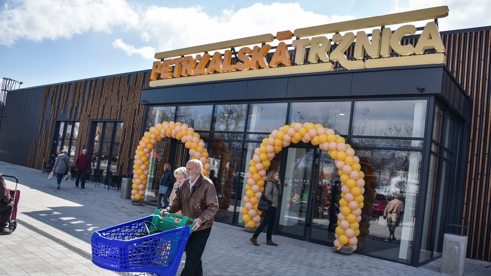 Novootvorená Petržalská tržnica.