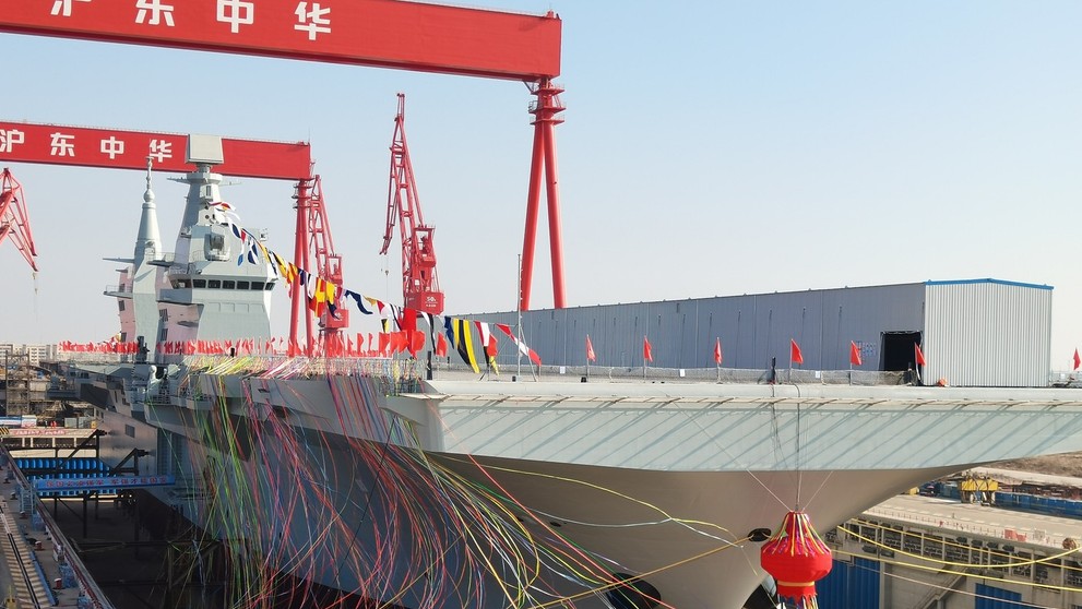 Obojživelná čínska útočná loď triedy „Typ 076“.