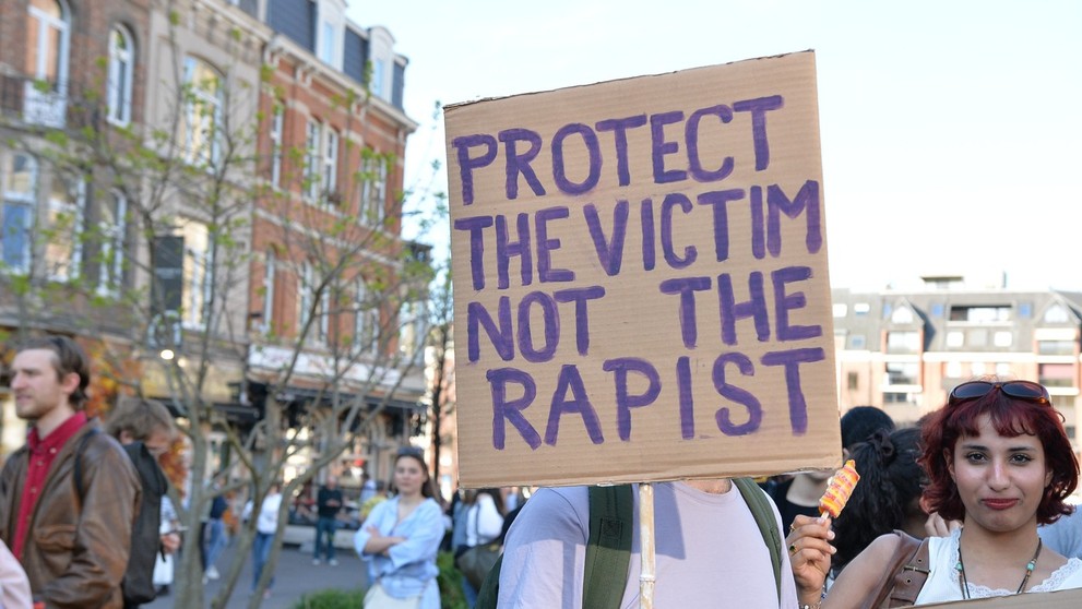 Študenta medicíny usvedčili zo znásilnenia, no trestu sa vyhol