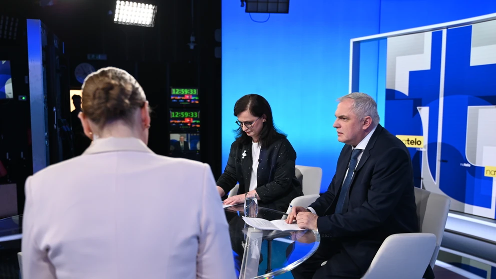 Hosťami relácie Na telo boli Roman Michelko (SNS) a Zuzana Mesterová (PS)