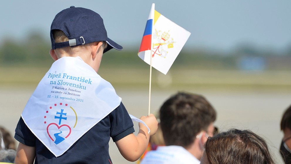 Vítanie pápeža na letisku v Bratislave.